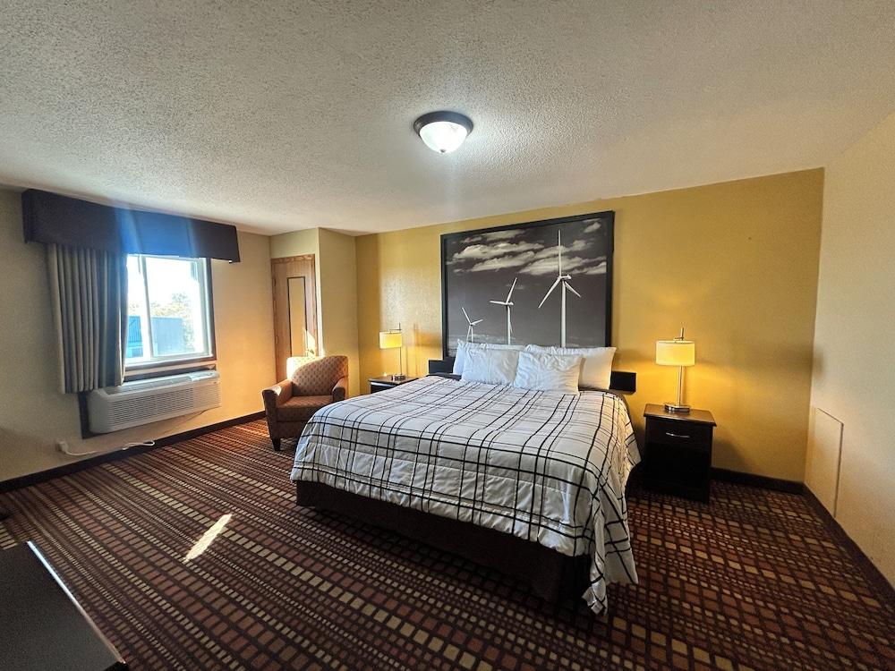 King Suite at Relax Inn & Suites in Adair